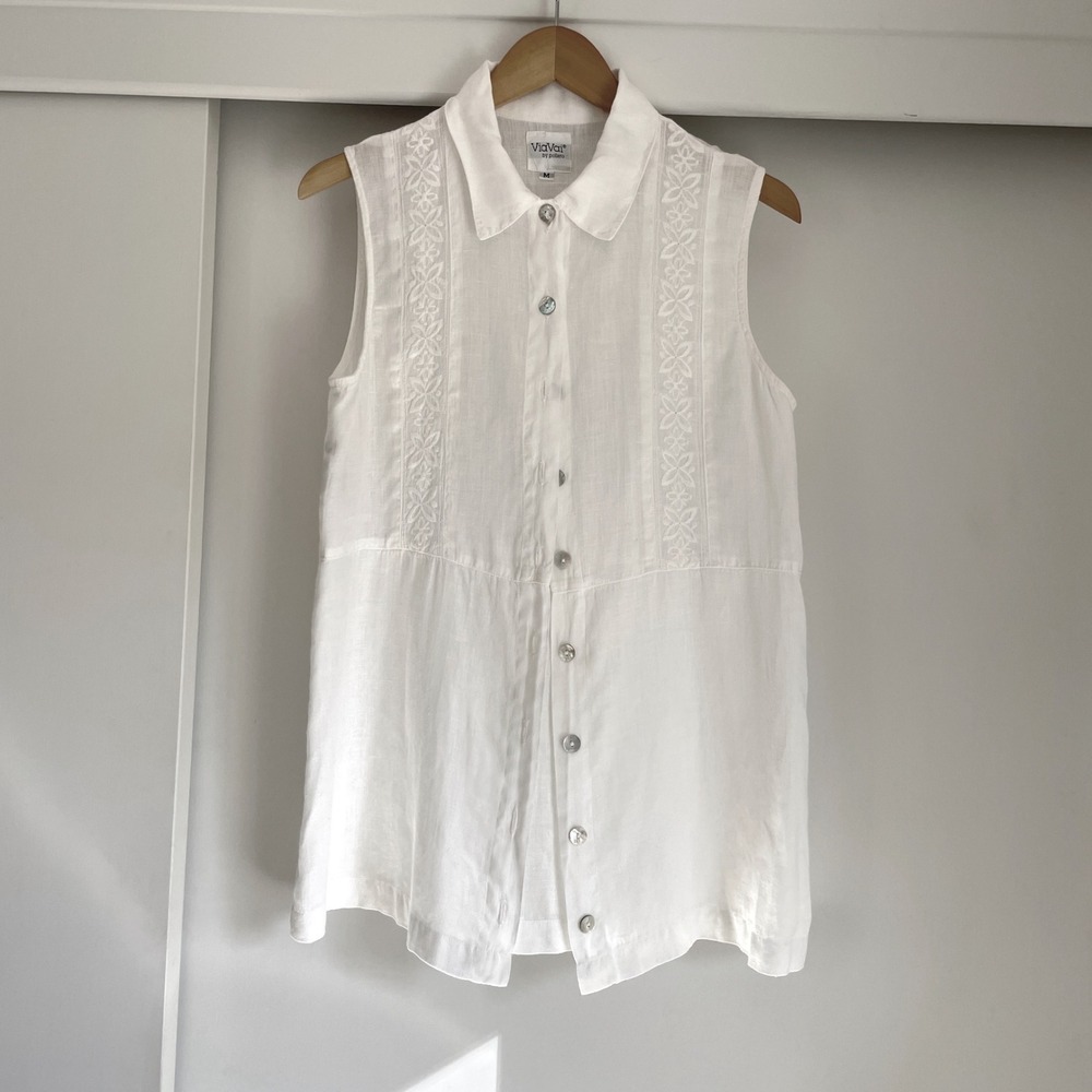 ViaVal by Poliero Sleeveless Embroidered Button Front Tunic‎ Top
